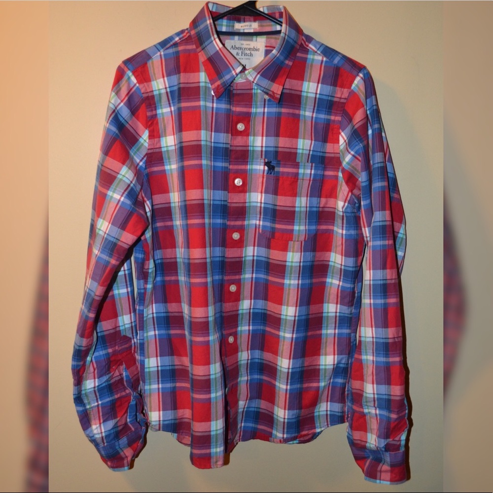 ✨ A&F BUTTON DOWN SHIRT - Sz. M ✨